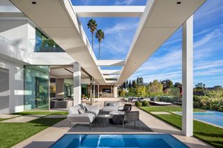 Saota design Stradella house in Los Angeles