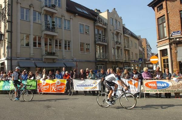 Racers roll to the start