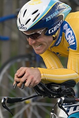 Levi Leipheimer wins the Tour of California for the second year running, thanks to his time trialing win.