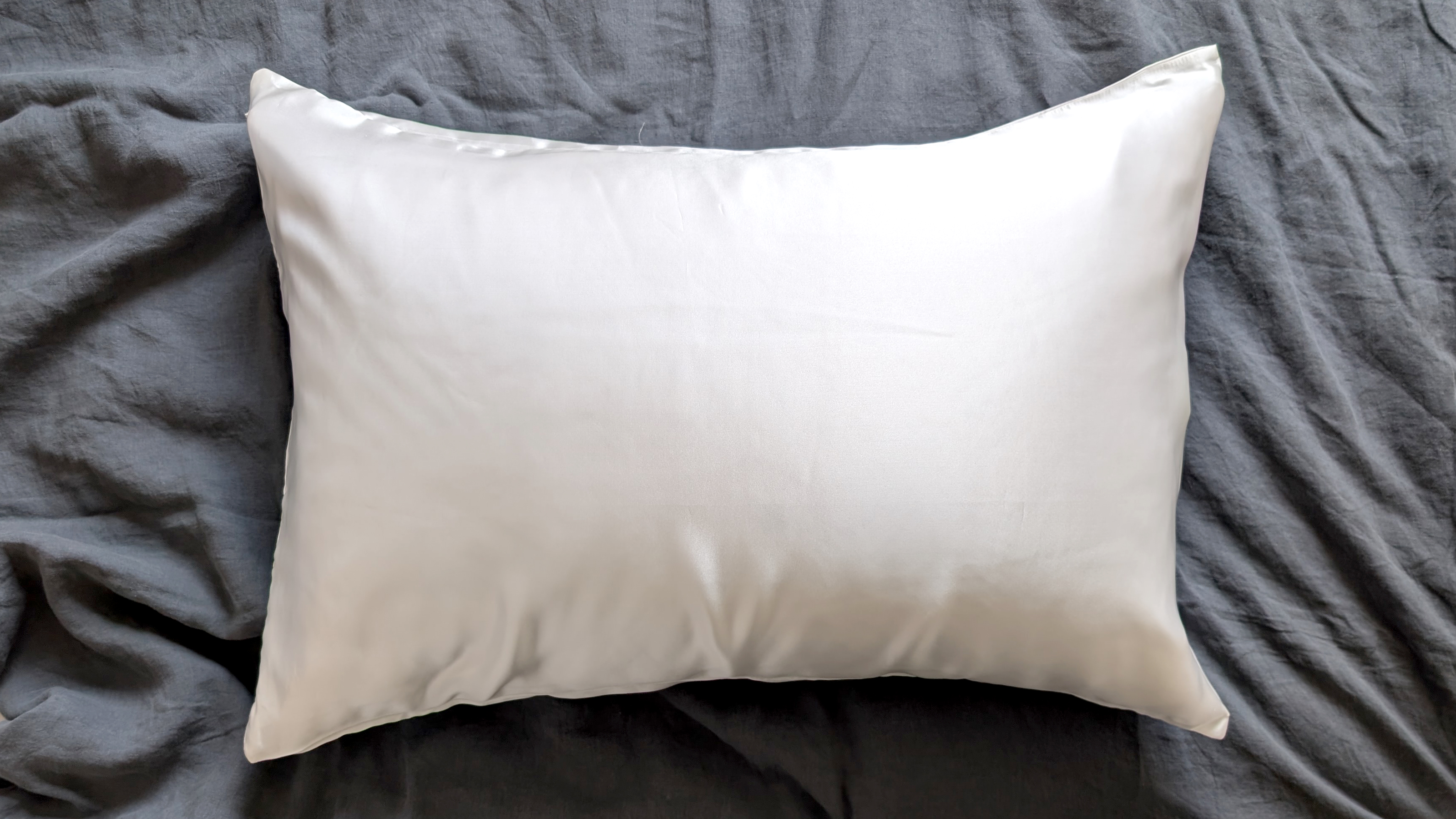 The Alaska Bear silk pillowcase in white