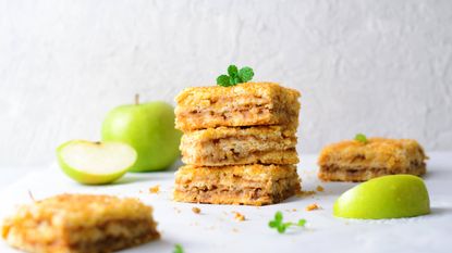 apple crumble cake