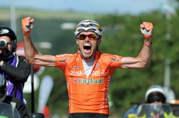 Samuel Sanchez seems even more pleased than Urtasun