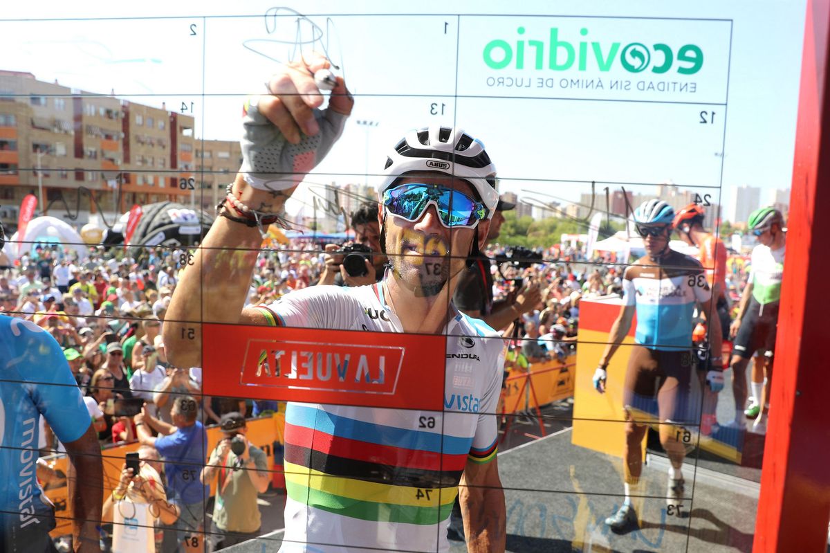 Alejandro Valverde (Movistar) signs on at the start of stage 2 of the Vuelta a Espana