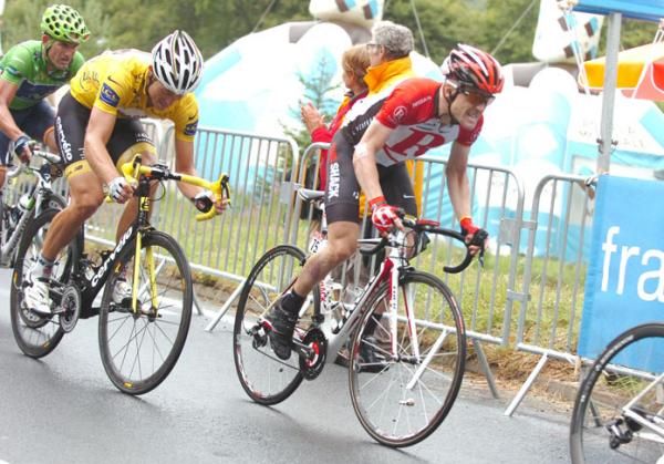Levi Leipheimer (RadioShack) leads Thor Hushovd (Garmin-Cervelo) on the final climb.