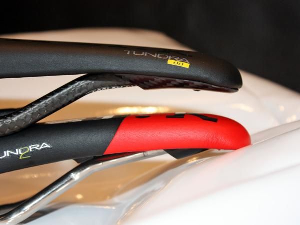 The 2011 fi'zi:k Tundra 2 boasts a bit more padding than the ultralight Tundra 00.