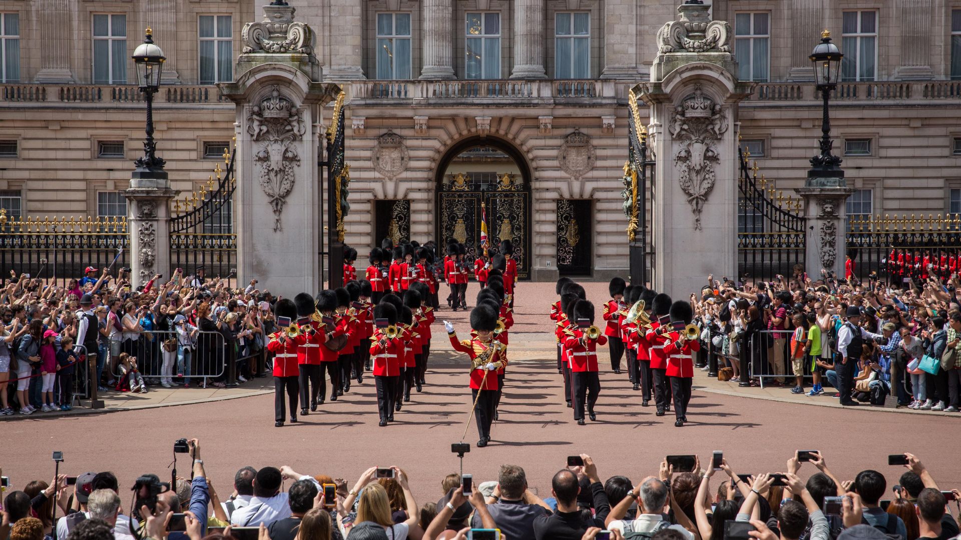 Tourists watch the Changing of the Guard at Buckingham Palace on June 24, 2015
