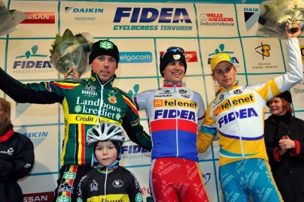 The elite men's podium: Sven Nys (Landbouwkrediet-Colnago), 2nd; Zdenek Stybar (Telenet - Fidea Cycling Team), 1st; Kevin Pauwels (Telenet - Fidea Cycling Team), 3rd.