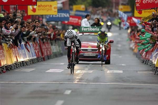 Philip Deignan (Cerv&eacute;lo TestTeam) pedals head-down toward the end of the stage.