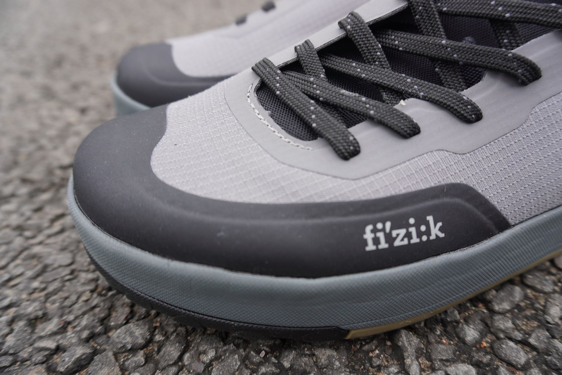 Image shows Fizik Gravita Versor Clip SPD shoes.
