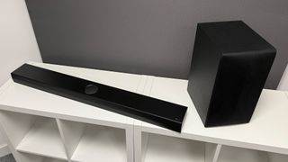 LG S70TY soundbar package