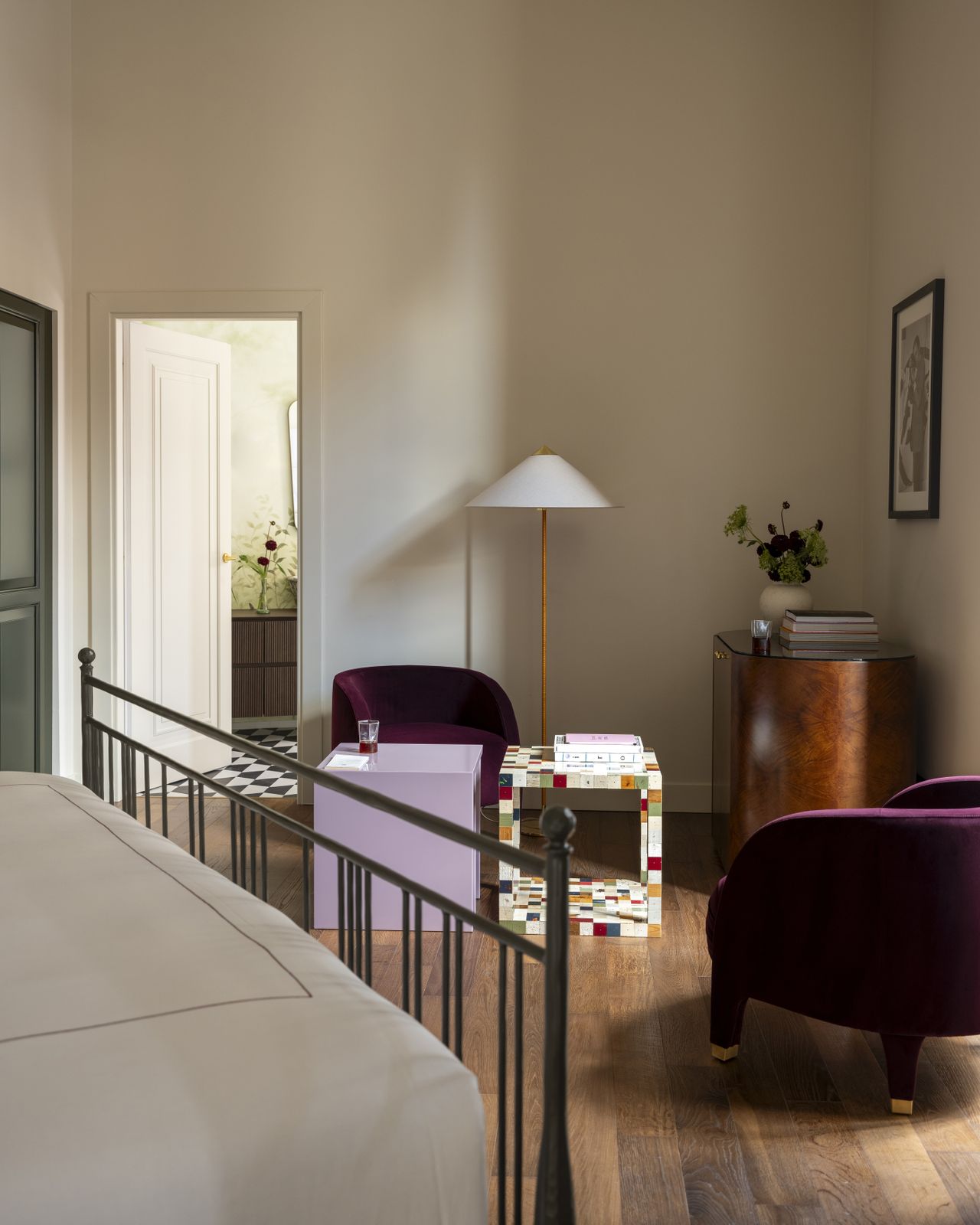 A hotel room