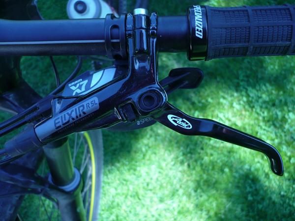 Avid Elixir 5 SL brakes and SRAM X.7 shifters are on the Specialized Fate Comp.