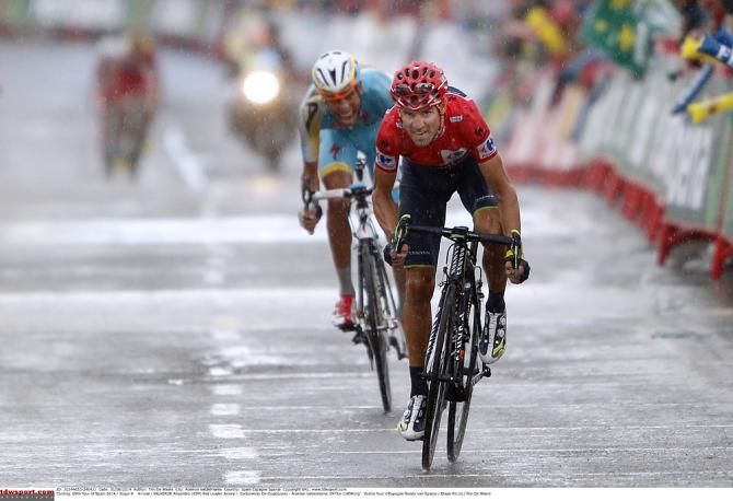 Alejandro Valverde (Movistar) sprints across the line but loses the red leader's jersey