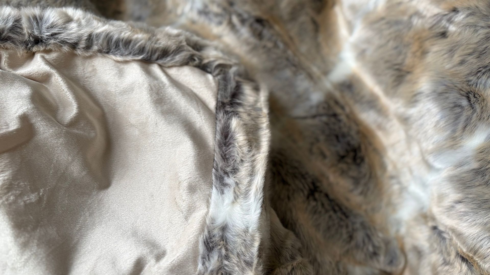 Testing the Hygge Days Luxury Faux Fur Warming Throw