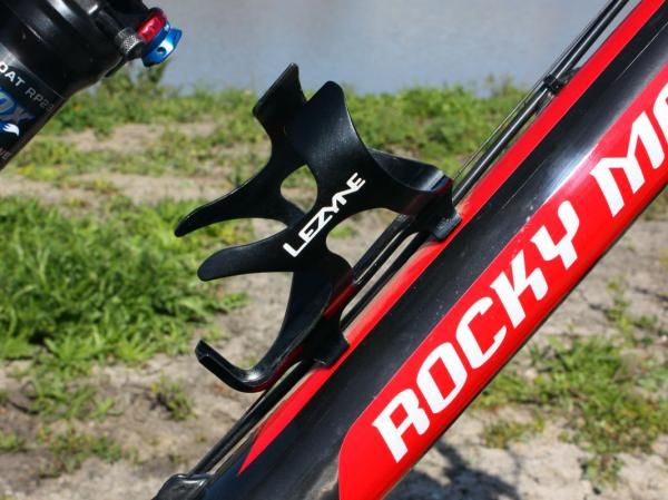 Lezyne's Alloy Cage is fitted to the down tube.