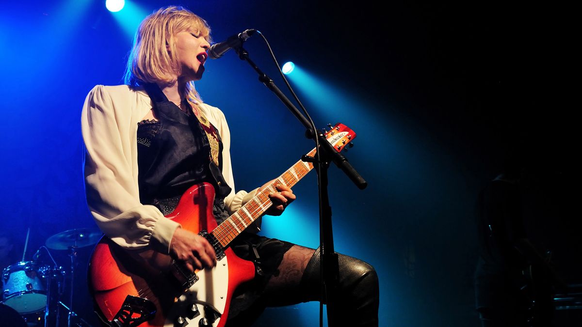 Courtney Love of Hole performs live at Le Bataclan on August 25, 2010 in Paris, France.