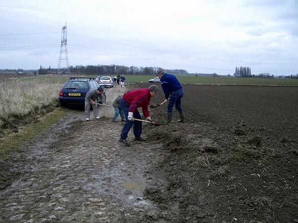 The old saying, 'Many hands make light work' applies when it comes to the cobbles