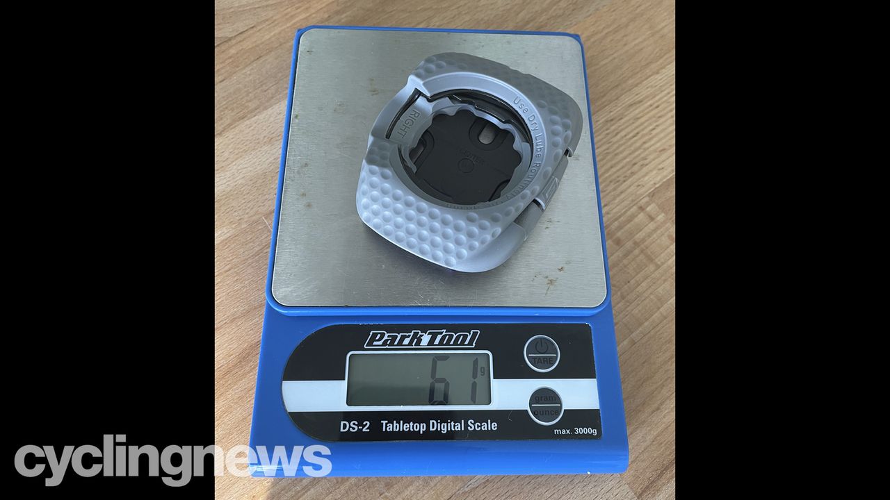 A cleat from the Wahoo Speedplay Comp pedals on a Park Tool scale showing a weight of 61g