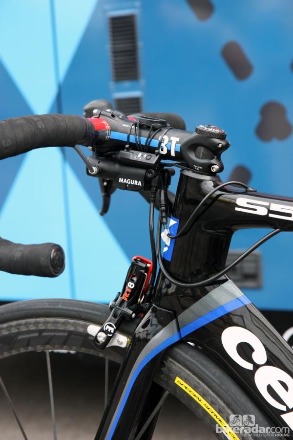 With a computer mount, Shimano Dura-Ace Di2 control box, and hydraulic converted all fitted, the stem ends up being a very busy piece of real estate.