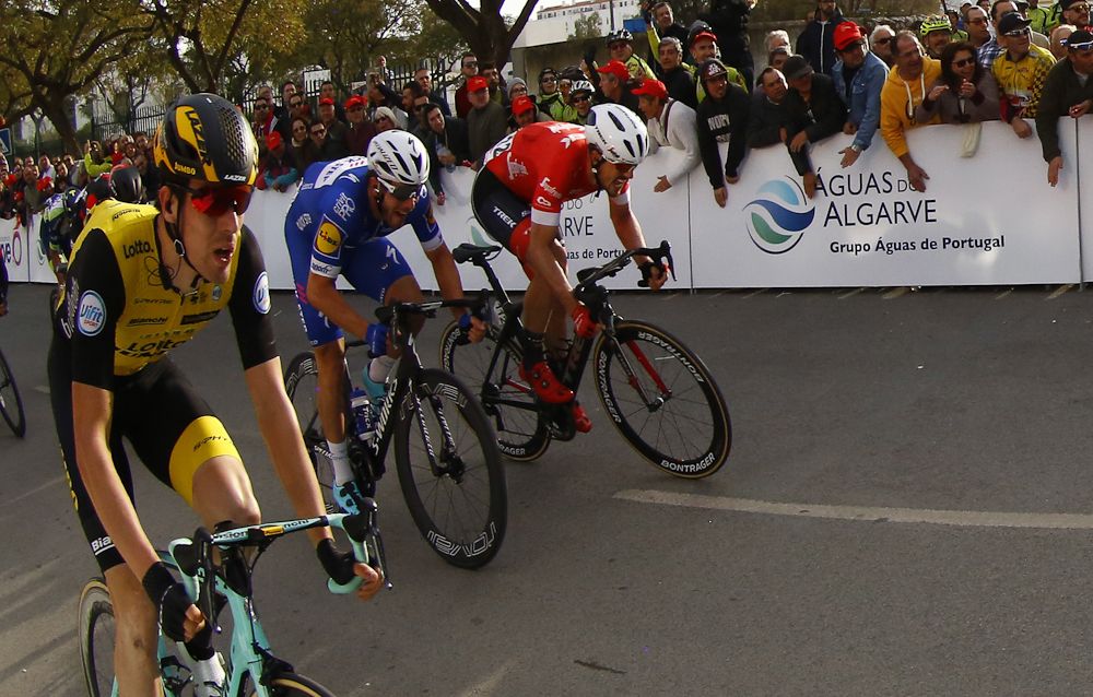 Dylan Groenewegen surges to the front during stage 4 at Volta ao Algarve