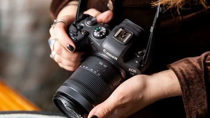 TikTok plea reunites amateur photographer with lost Canon EOS R6