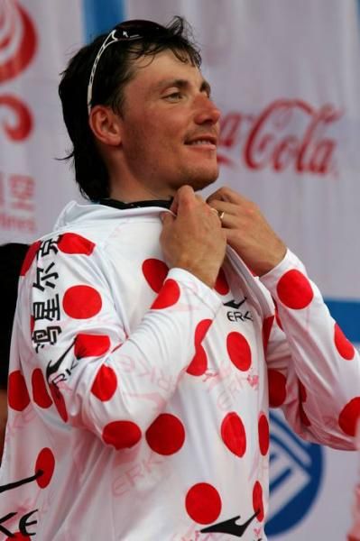 Volodymyr Zagorodniy (Ukraine) holds onto the polka dot jersey.