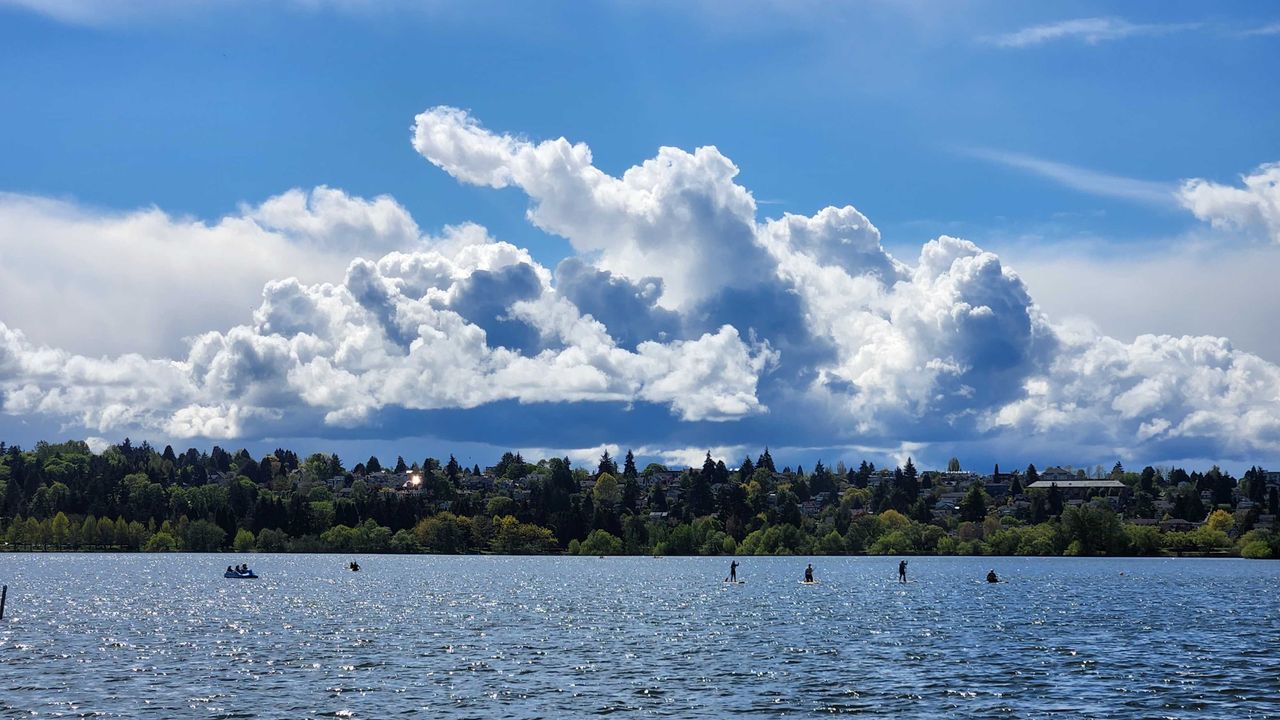 Samsung Galaxy S22 camera sample, 3x telephoto of a lake and clouds on a sunny day