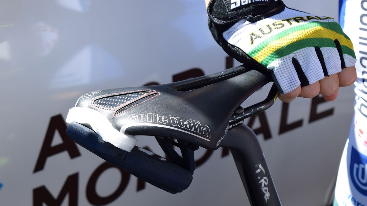 Tim Roe placed some foam padding between his saddle and the Velon data unit to prevent rattling