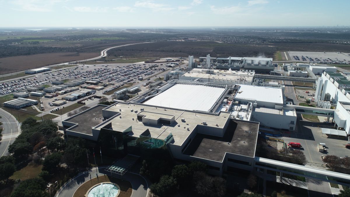 A view of Samsung&amp;#039;s semiconductor plant in Austin