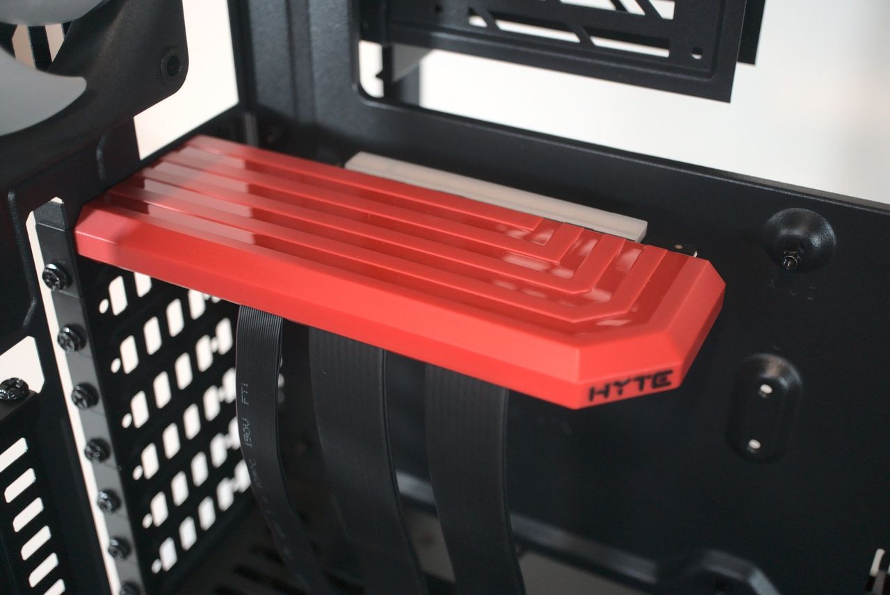 HYTE Y60