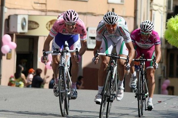 Menchov, Petacchi and Di Luca sprint for crucial bonus seconds at stage 20's T.V. sprint in Frosinone.