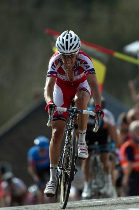 Daniel Moreno (Katusha) powers up the Mur de Huy