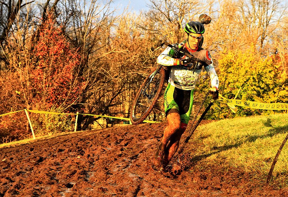 Curtis White (Cannondale p/b Cyclocrossworld) shows the crowd what mud is all about as he heads toward the last lap