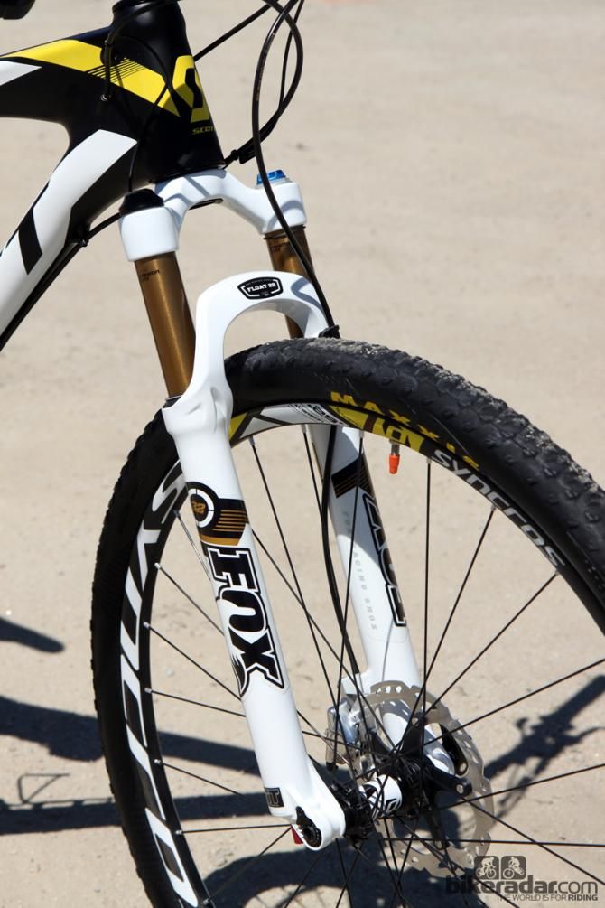 The front end is suspended by a 100mm-travel Fox Float iCD fork.