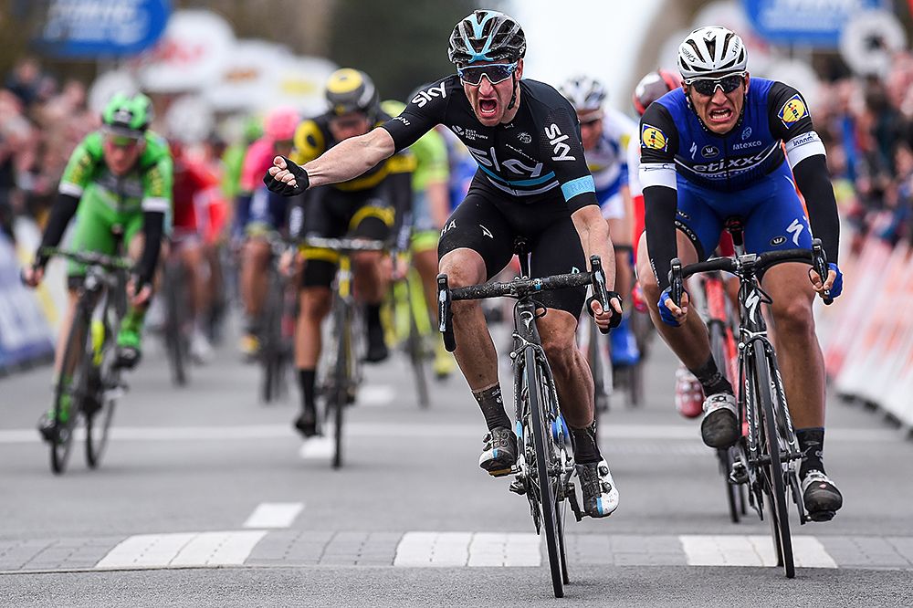 Elia Viviani (Team Sky) takes the win