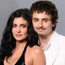 Kylie Jenner and Timoth&eacute;e Chalamet posed together on the 2026 'Vanity Fair' Oscar Party red carpet