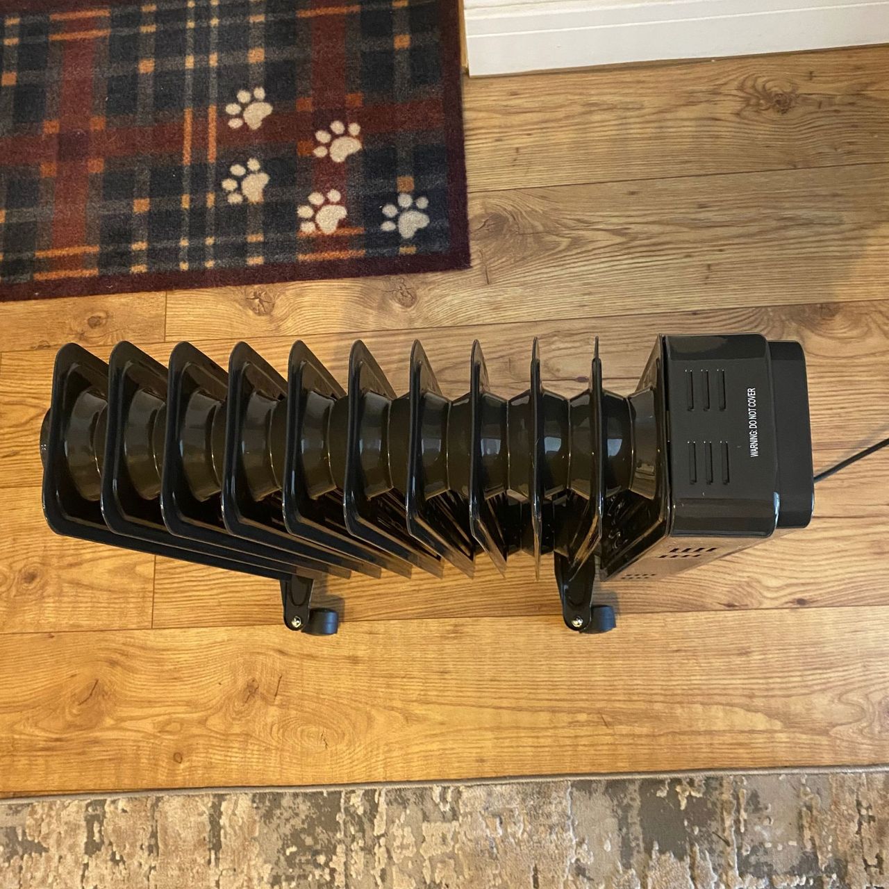 Aerial view of the Vonhaus 2500W 11 fin oil-filled radiator