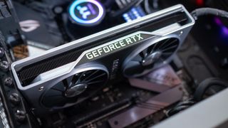 En Nvidia GeForce RTX 2060 placerad i en PC med fläktarna synliga.