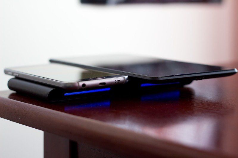 Incipio Ghost 220 indicator lights