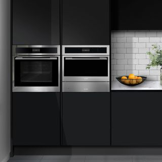 pyrolytic oven with black glass