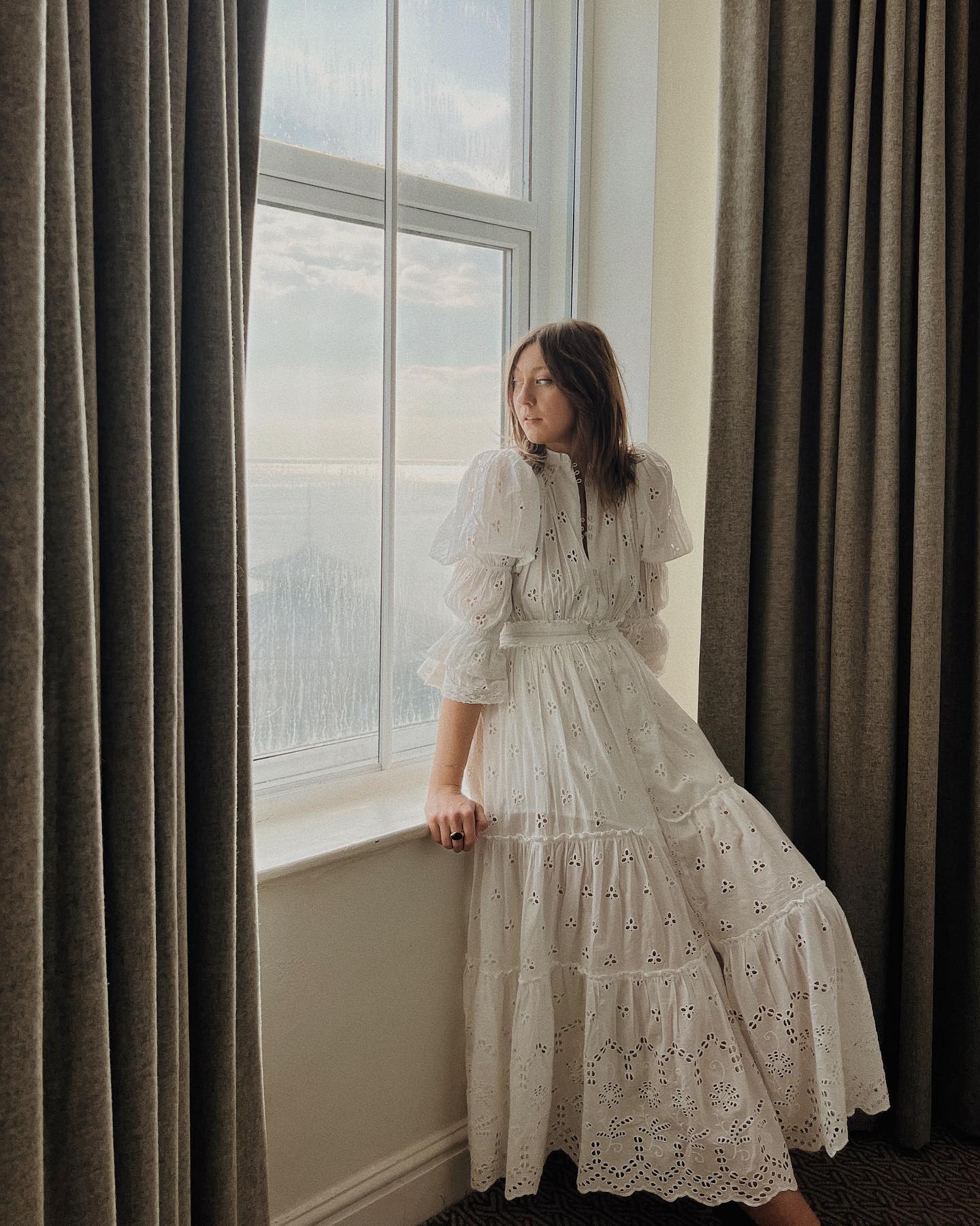 Broderie anglaise dress outfits