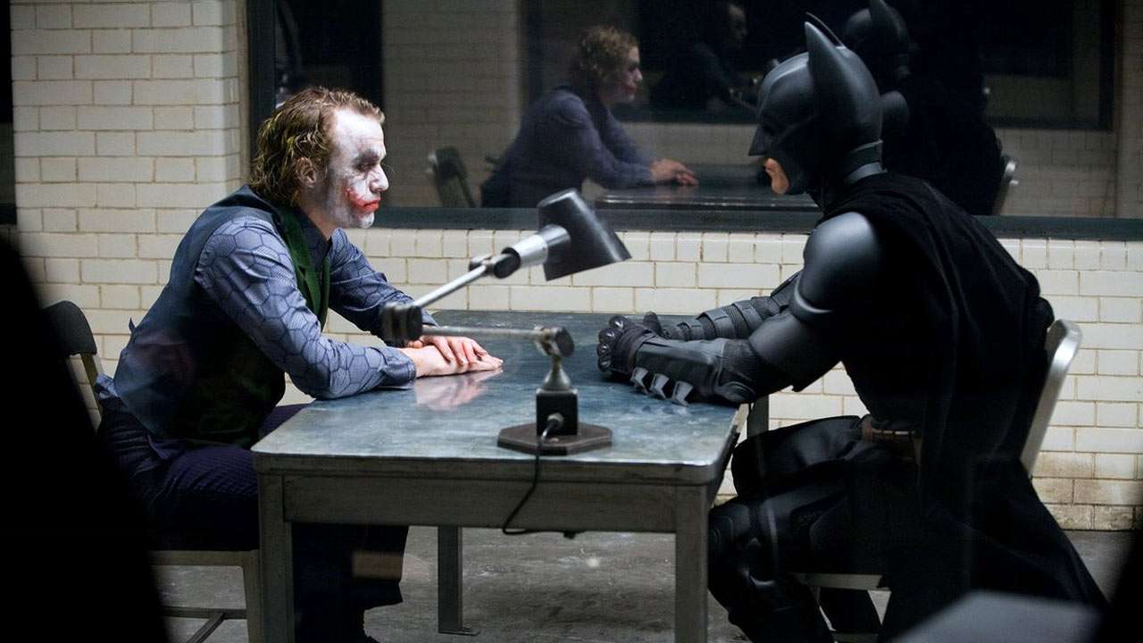 Batman interroga a Joker en El caballero oscuro