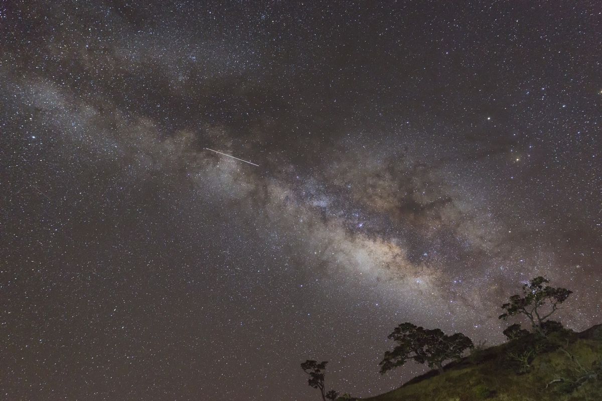 Look Up Dazzling Double Meteor Shower Peaks Tonight Live Science