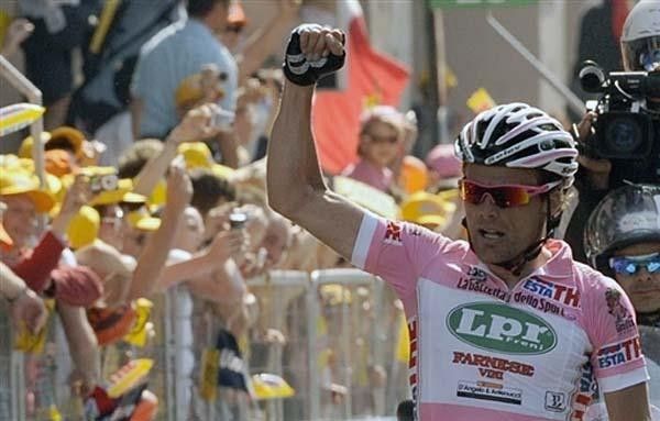 Danilo Di Luca (LPR Brakes - Farnese Vini) celebrates his win.