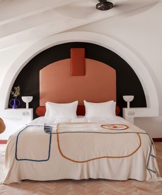 Menorca Experimental style tips, arch in the hotel