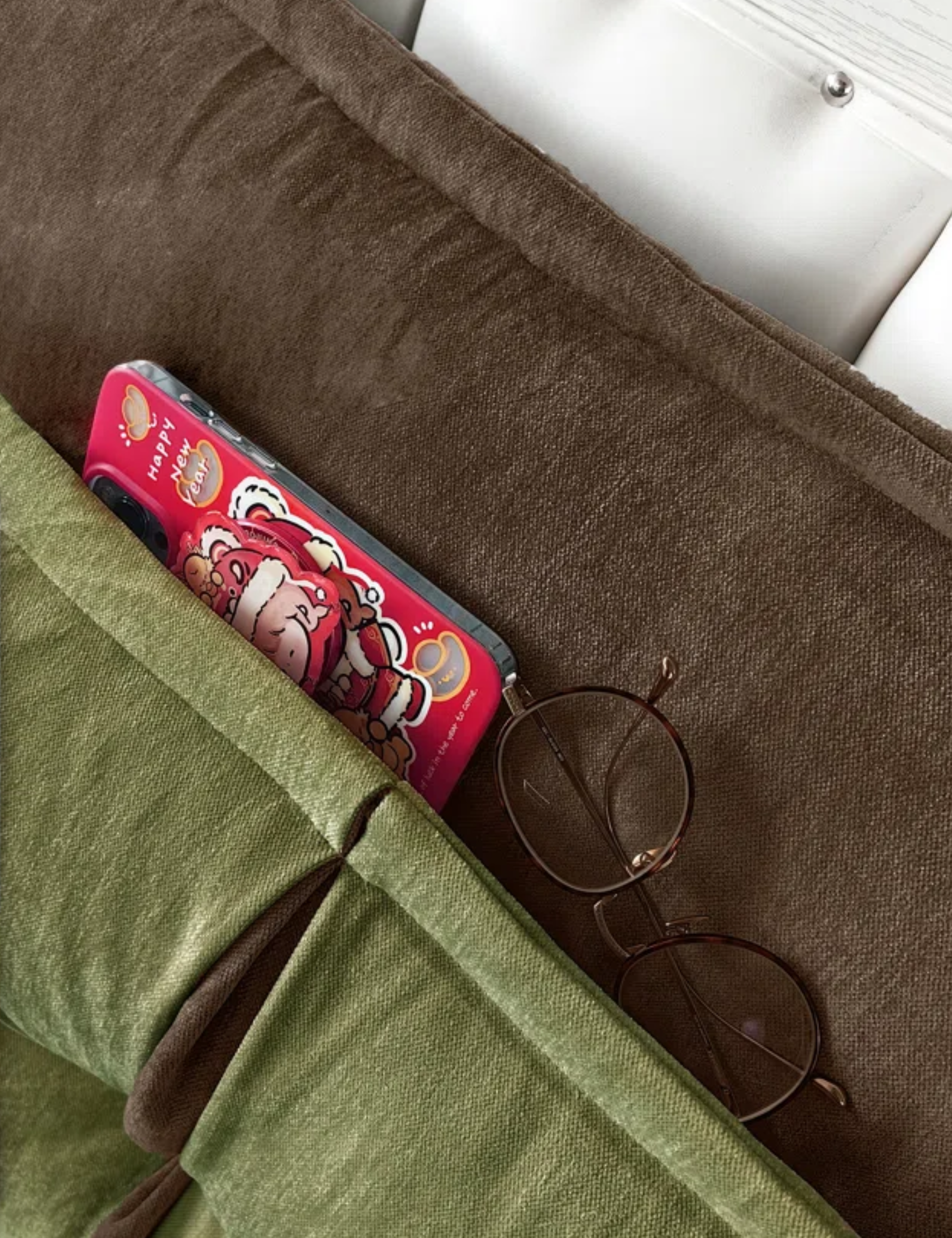 WOWMAX headboard pillow storage detail shot