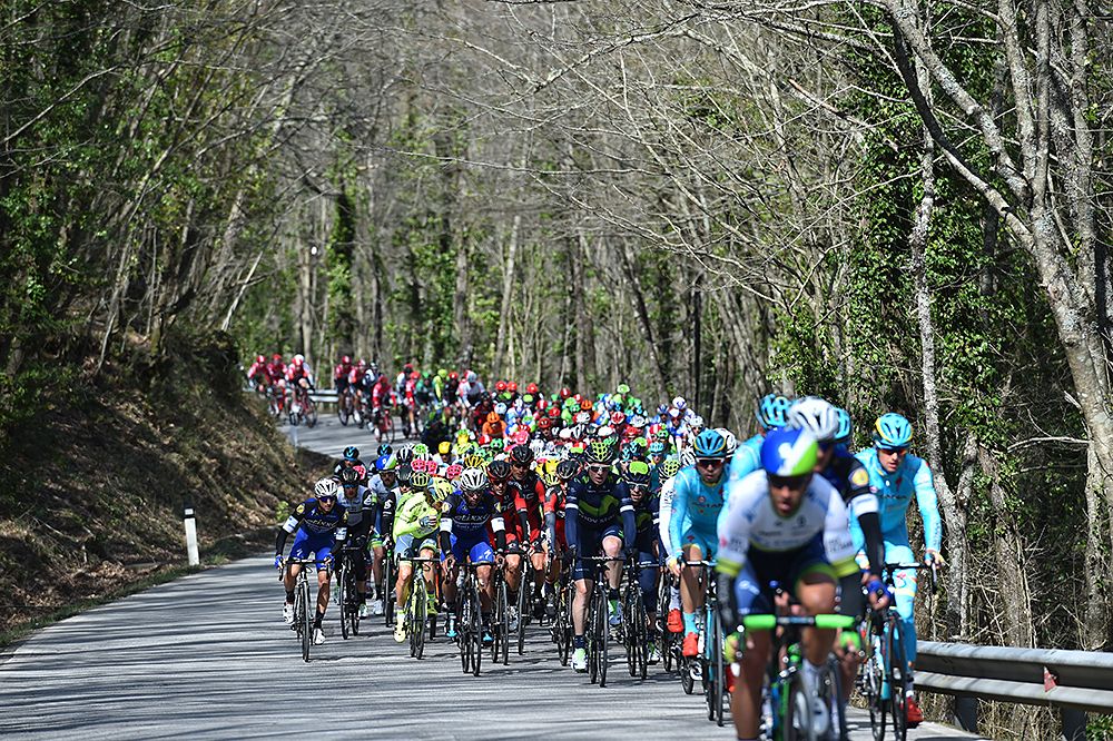 Svein Tuft leading the peloton