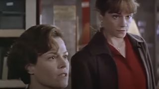 Sigourney Weaver sitting next to Holly Hunter in Copycat