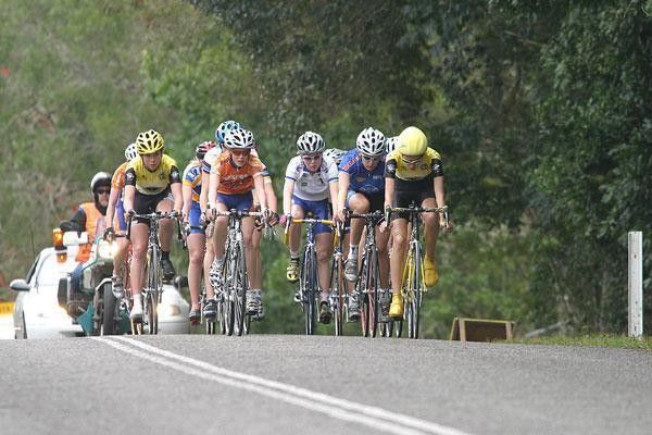 The U17F peloton