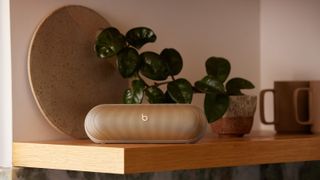 Beats Pill in Champagne Gold